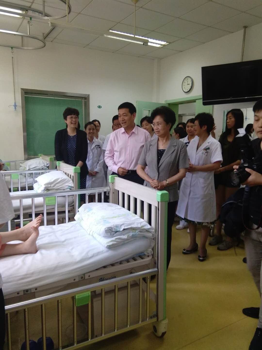 领导探望3.jpg 领导探望3.jpg