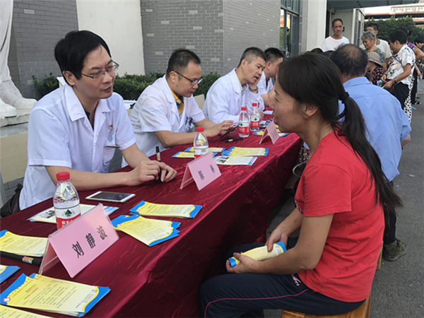 宁波健民肛肠医院专家下基层义诊3_副本.jpg